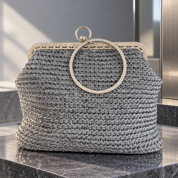 Silver Glam χειροποίητη ασημί πλεκτή τσάντα με κυκλικό χερούλι διακοσμημένο με στρας